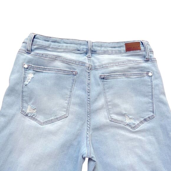 Judy Blue Light Wash Boyfriend Fit Distressed Jeans Size 11/30 - Picture 8 of 9